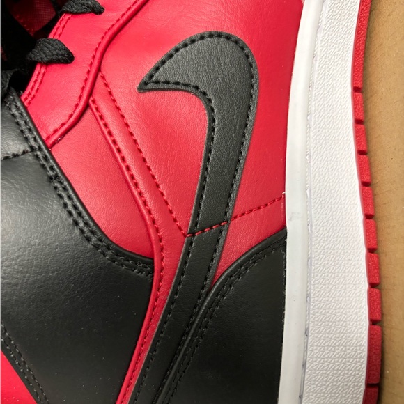 Jordan 1 (Mid) - Men’s - Picture 3 of 4